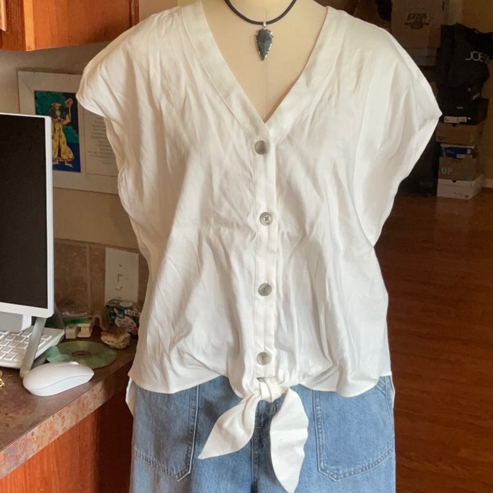 NWOT Calvin Klein Off-White Linen Blend Button Down Blouse in Size M. - Picture 1 of 12